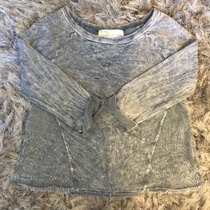 Quarter sleeve crew neck top